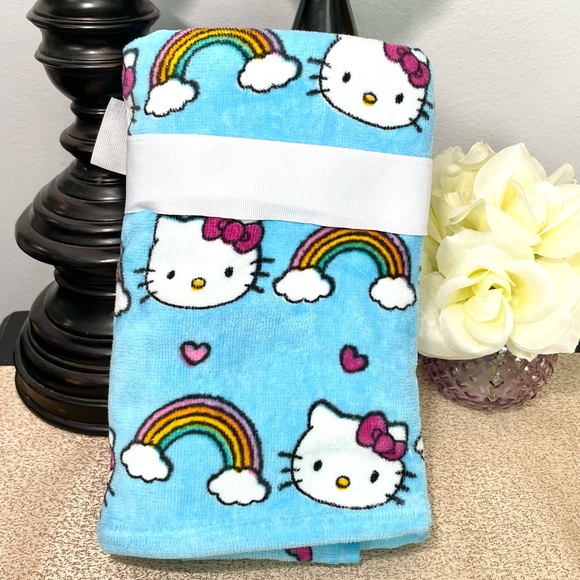 NWT Set of 2 HELLO KITTY Hand Towels - Picture 6 of 6